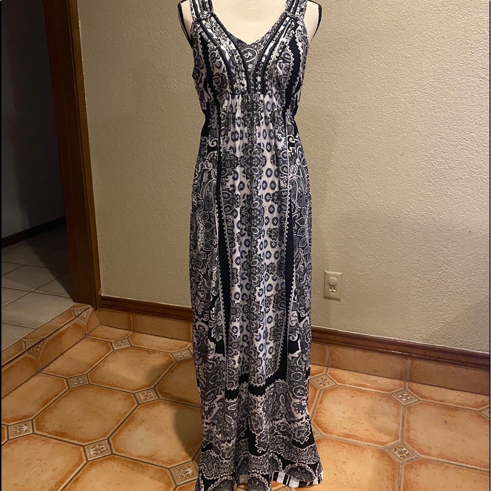 One World Black and White sleeveless dress size L